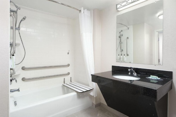 Fairfield Inn & Suites by Marriott Columbia Northeast image 9